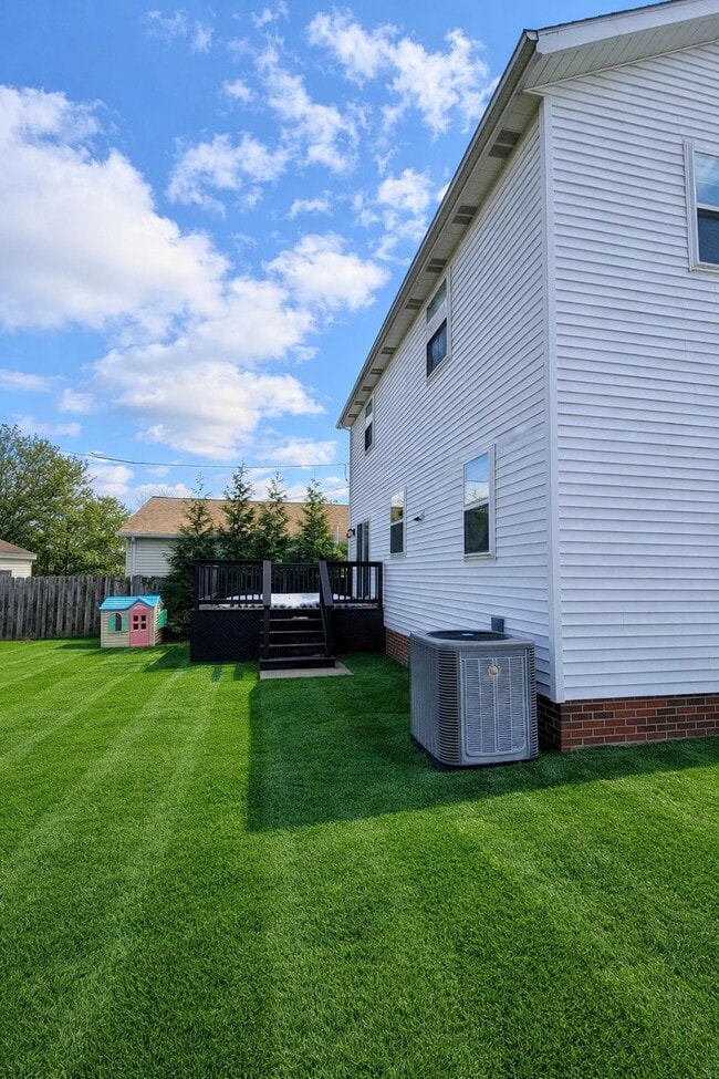 Building Photo - 6645 Queens Park Ave