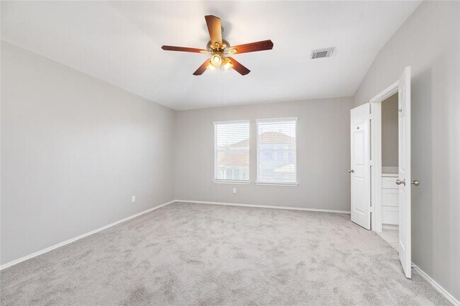 Building Photo - 20231 Niagara Falls Dr