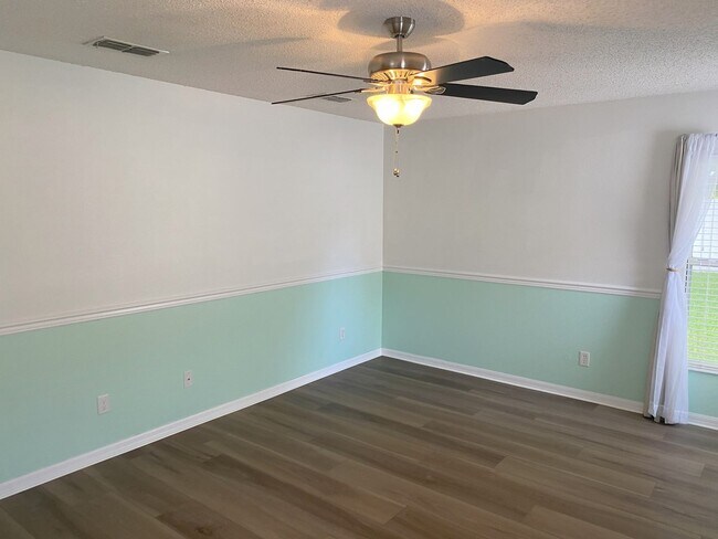 Building Photo - Beautiful Home Located In Tavares