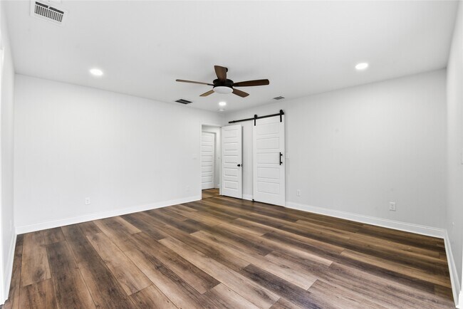 Building Photo - 2606 Parana Dr