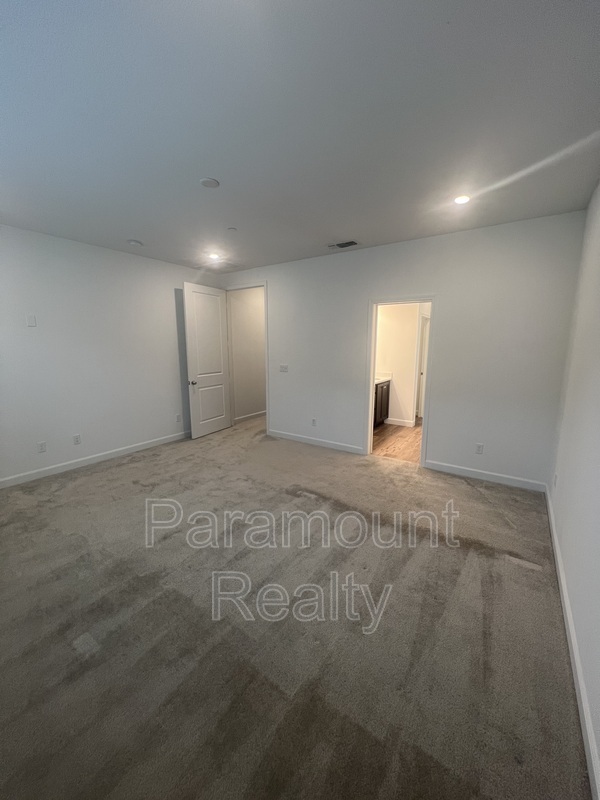 Building Photo - 1819 Chandler Dr