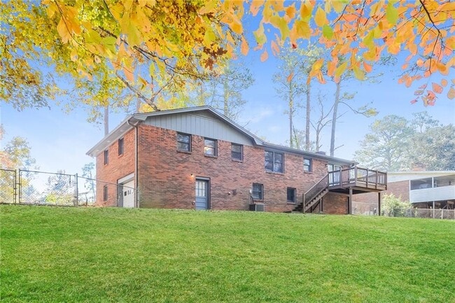 Building Photo - 609 Evergreen Dr