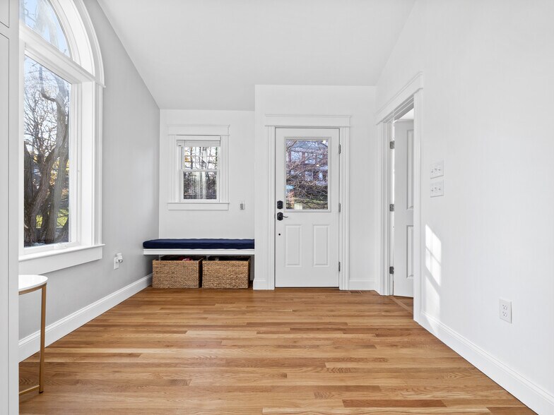 Building Photo - 25 Falmouth Rd