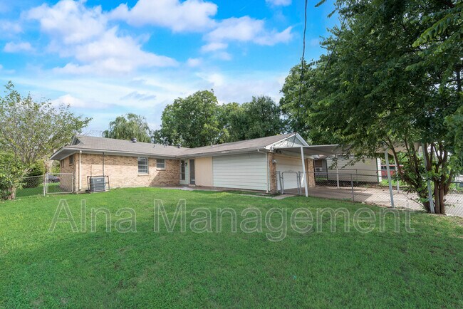 Building Photo - 2529 Belhaven Dr