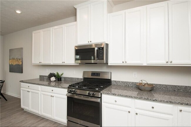 Building Photo - 2125 Schmidt Dr W