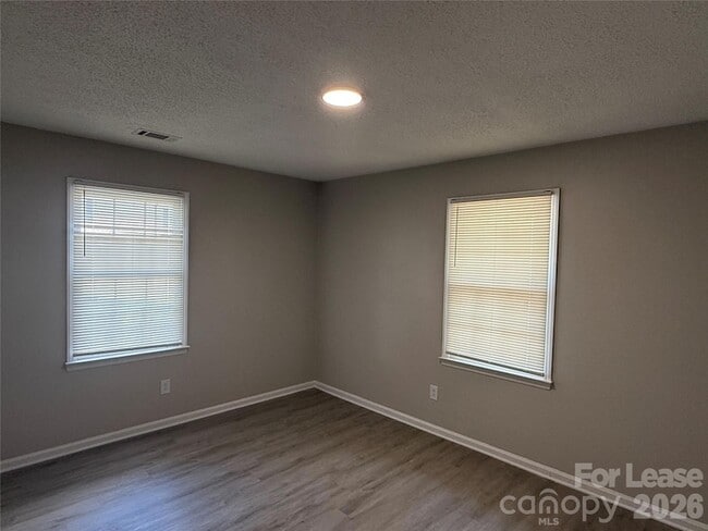 Building Photo - 314 Hamilton Dr NE