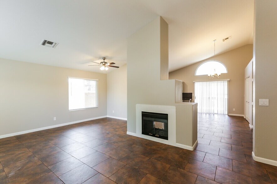 Building Photo - 16018 S 44th St