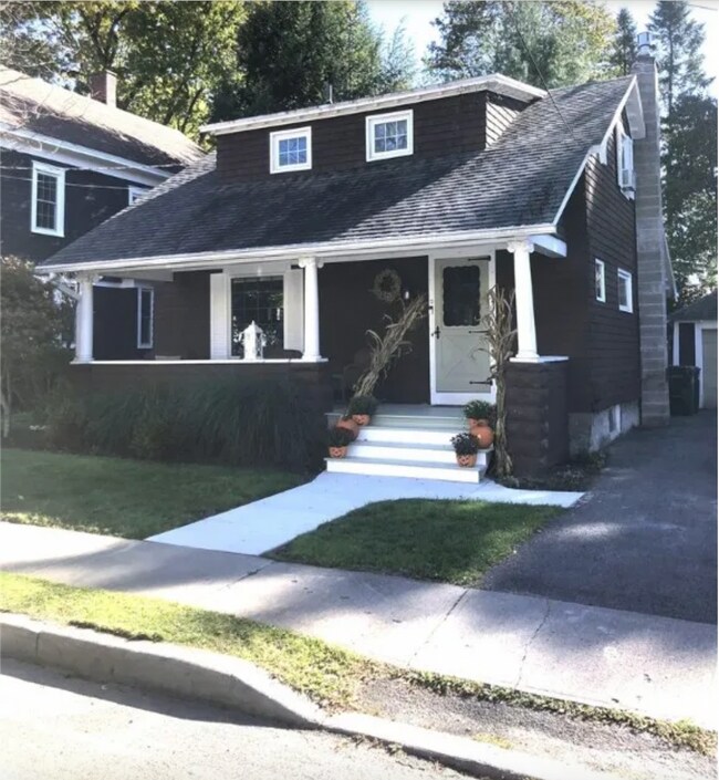 Building Photo - 4 Irving Pl