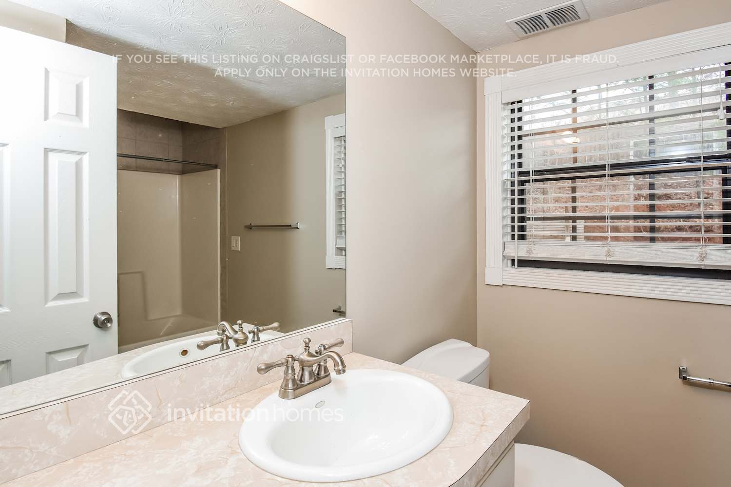 Building Photo - 2204 Post Oak Dr