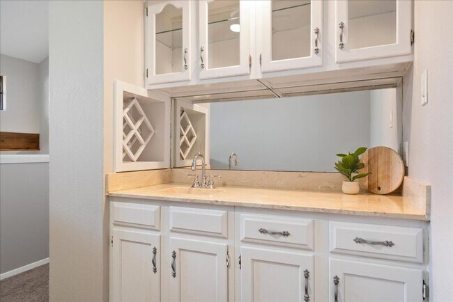 Building Photo - 1748 Ohlen Rd