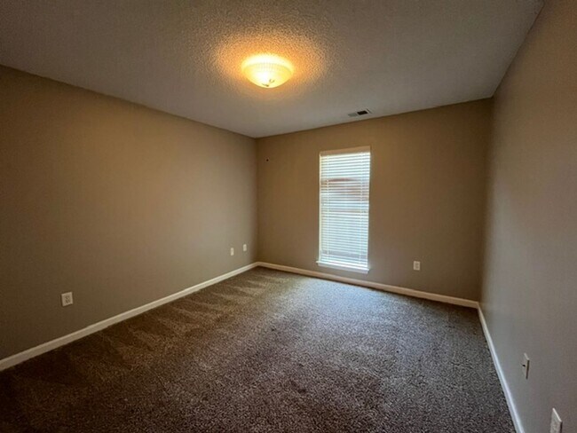 Building Photo - Renovated 2 Bedroom 2 Bath Home for Rent!!