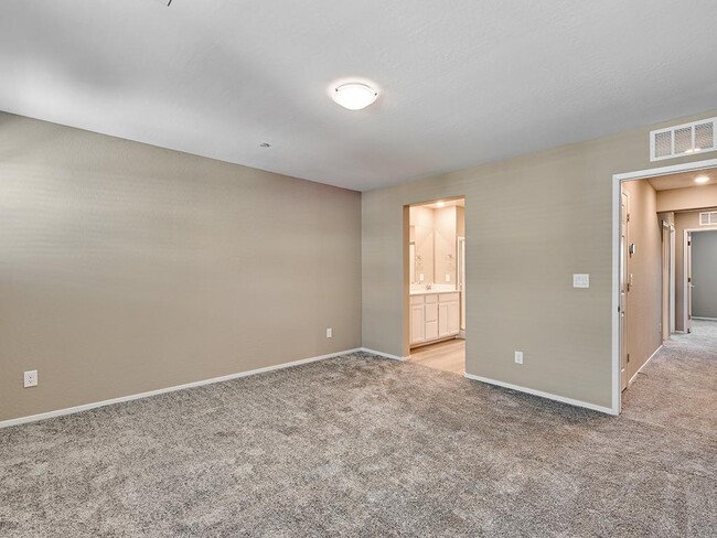 Building Photo - 21 Alamere Falls Dr