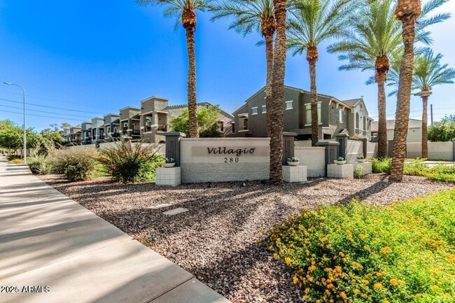 Building Photo - 2402 E 5th St