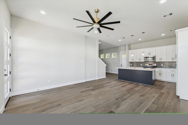 Building Photo - 5823 Mansfield Heights Ln