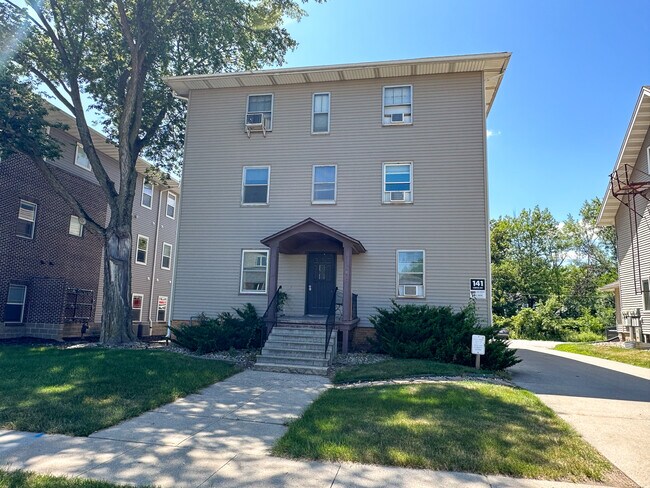 Primary Photo - 141 Campus Ave