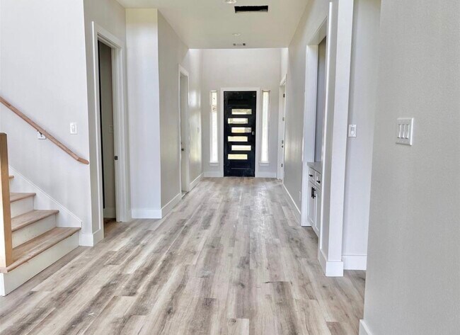 Building Photo - 9905 Excaliburs Ct
