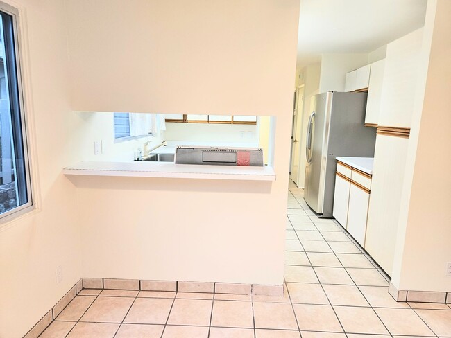 Building Photo - Niu Valley 4 Bedroom 3 Bathroom 2 Parking Home