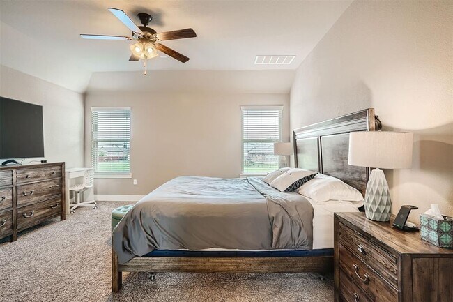 Building Photo - 9401 McKnight Lp