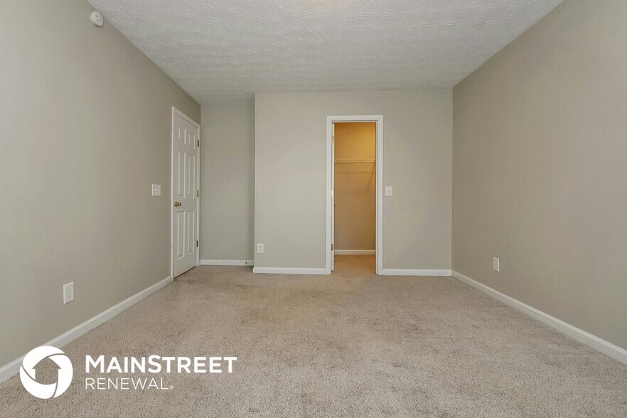 Building Photo - 815 Lakeside Cir