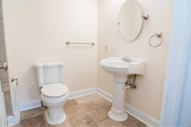 Building Photo - 342 Park Dr