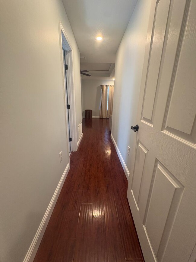 Building Photo - 725 Almond Tree Ln