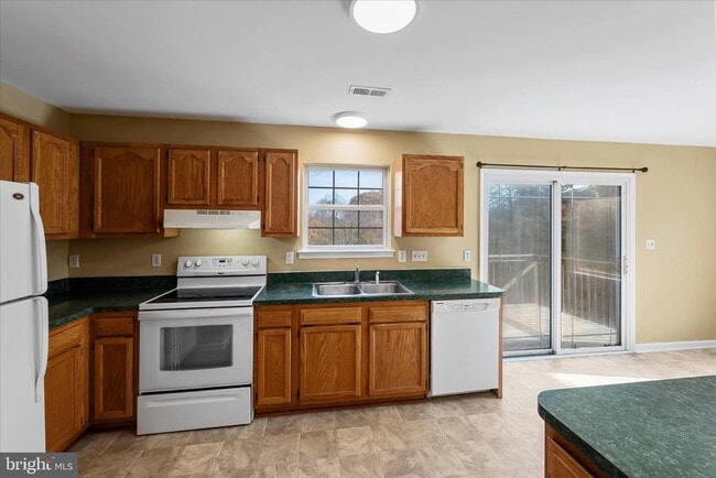 Building Photo - 400 Emily Ln