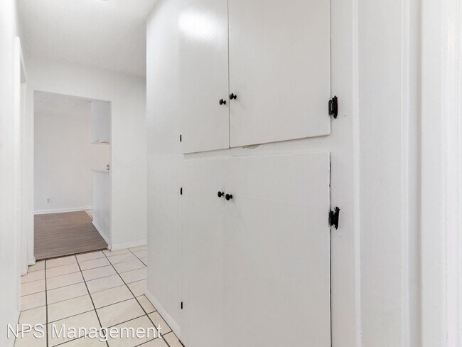 Building Photo - 3 br, 1 bath Apartment - 409 South Harris ...
