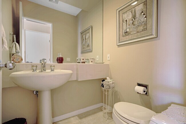 Building Photo - 496 Desert Holly Dr