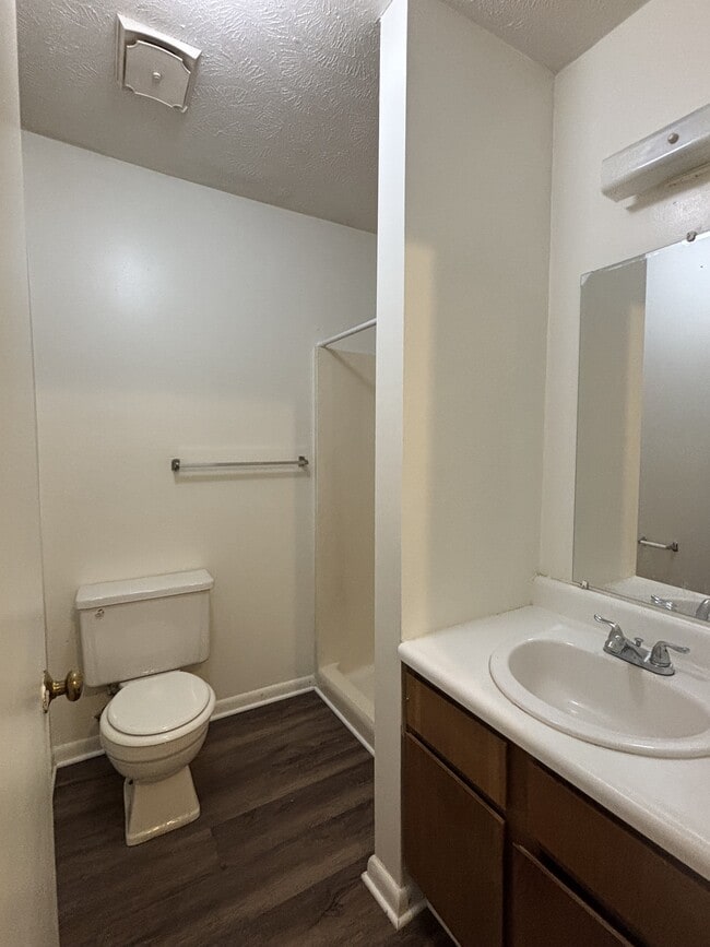 Building Photo - 1123 Southwood Dr