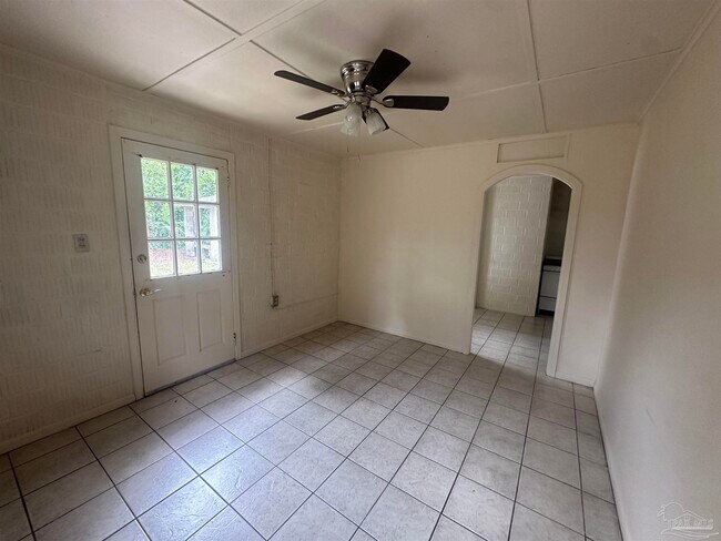 Building Photo - 1414 Wisteria Ave