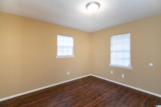 Building Photo - 4/2 Adamsville Home