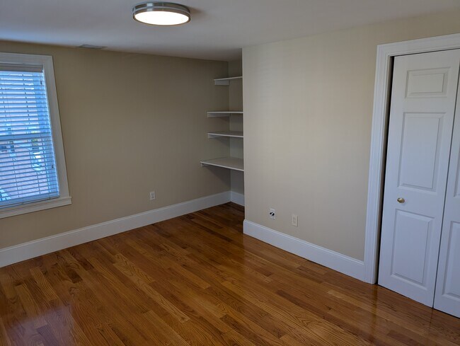 Building Photo - 9 Wall St