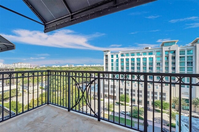 Building Photo - 301 Altara Ave