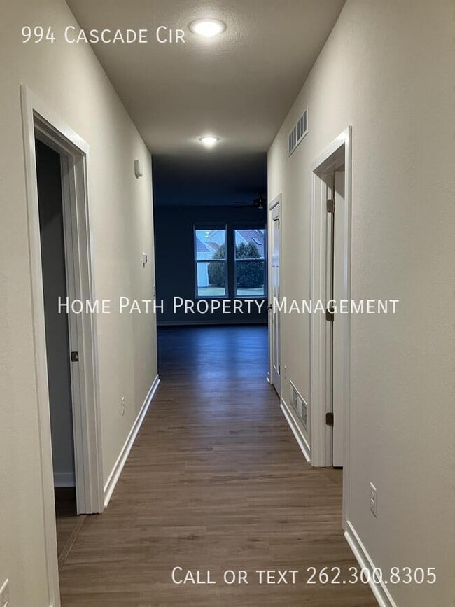 Building Photo - 994 Cascade Cir