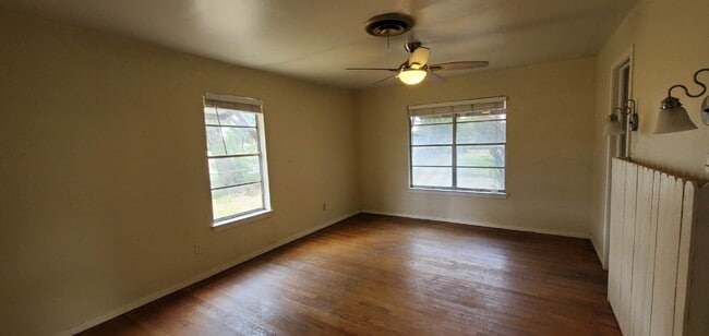 Building Photo - "Charming Cresson Retreat: Cozy 2-Bed Home...