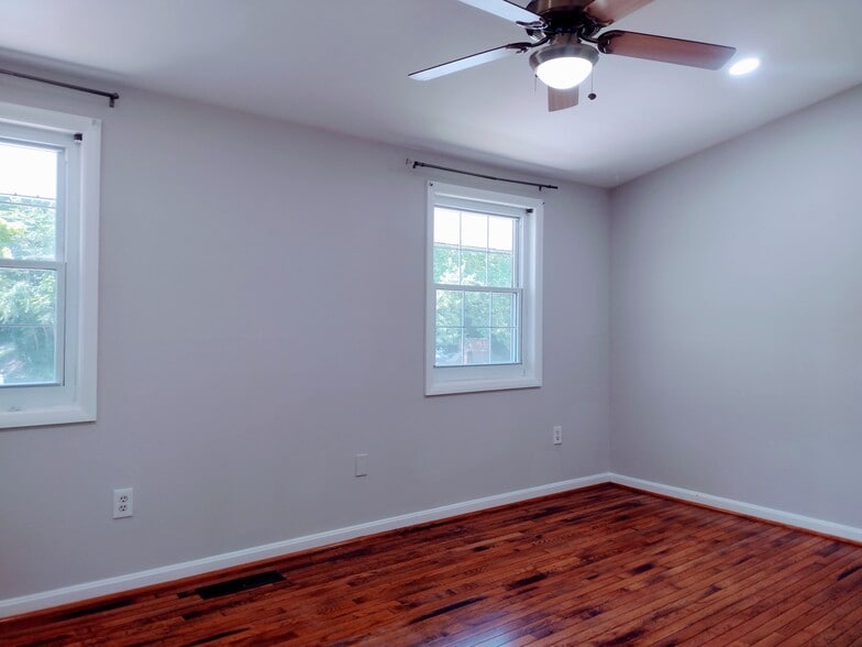 Building Photo - 5455 Hildebrand Ct