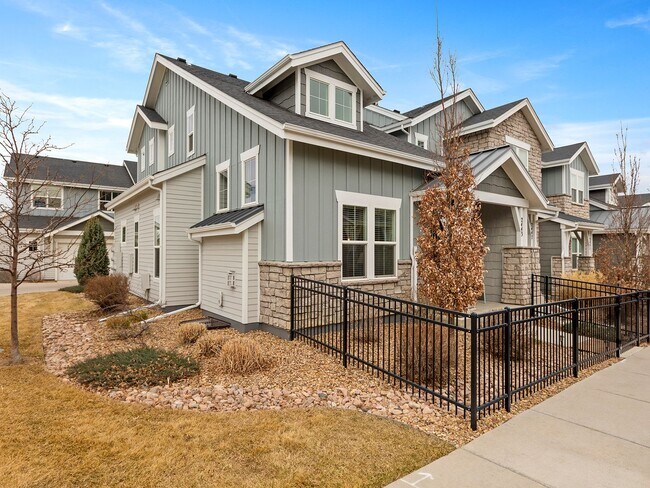 Building Photo - 3-Bedroom 2.5-Bath Townhome Loveland, CO!