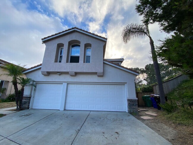 Building Photo - Desirable 5br3 car garage executive home b...