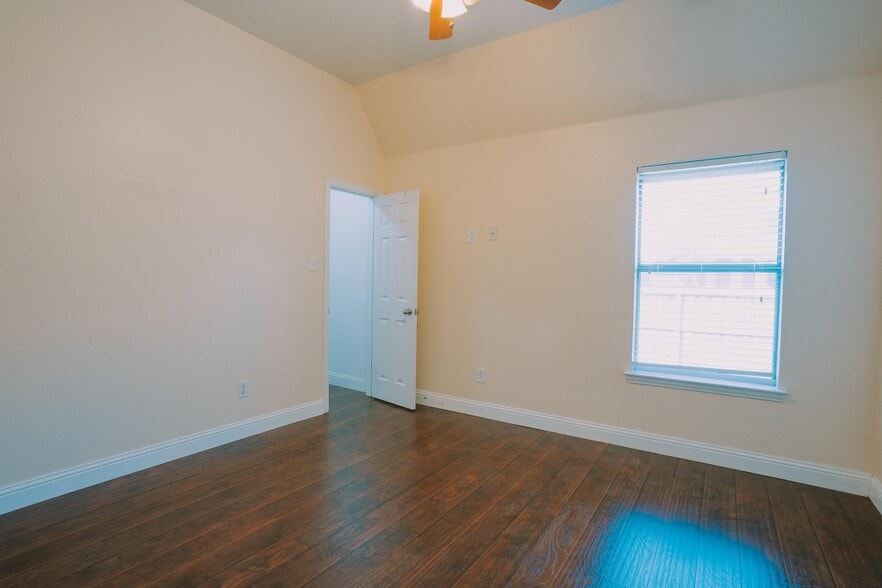 Building Photo - 3240 Paseo
