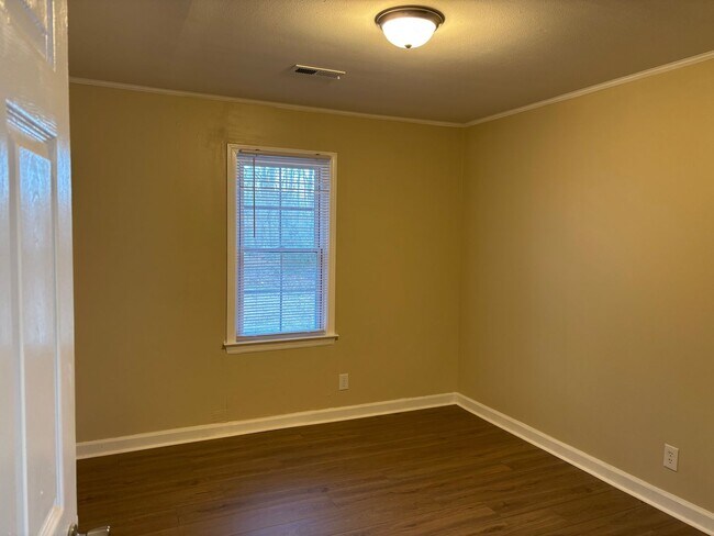 Building Photo - 3 BED, 1 BATH BRICK HOME LOCATED IN ASHEBORO