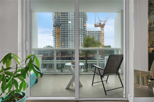 Building Photo - 10275 Collins Ave