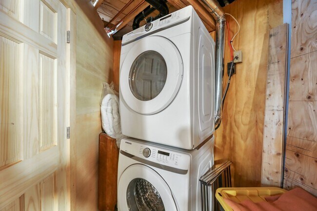 Building Photo - Modern, Tiny Home Retreat with Bonus Studio, Pet Friendly- Becket, MA