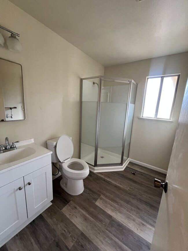 Building Photo - Oroville 4 bed 2 bath 3300sqft country hom...