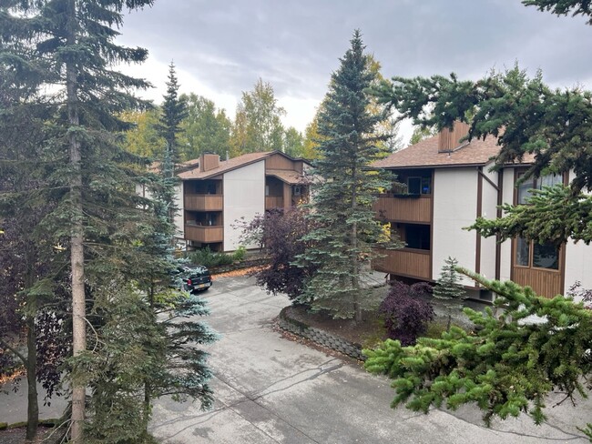 Building Photo - Fully Furnished 2 Bedroom Condo w/ All Uti...