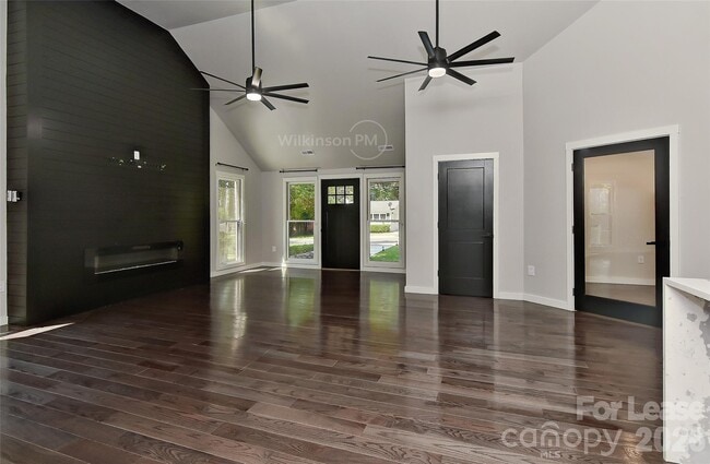 Building Photo - 2105 Highland St