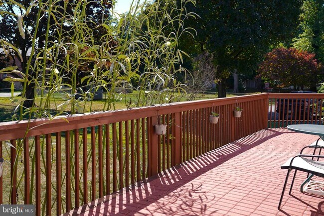 Building Photo - 17 Davis Ave