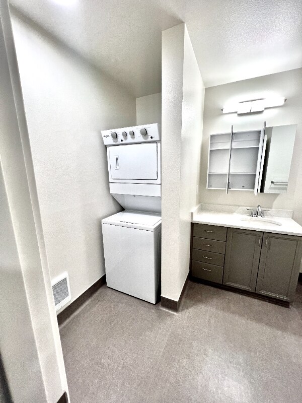 Building Photo - 2330 Yakima Ct