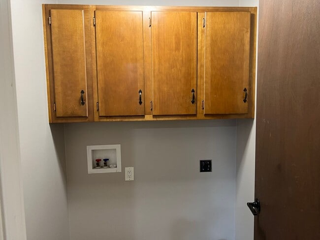 Building Photo - Newly Remodeled Property in Southeast Springfield