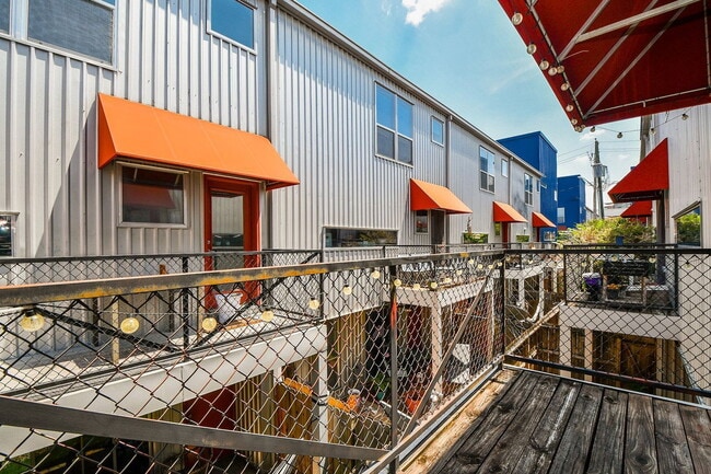 Building Photo - 824 Robin St