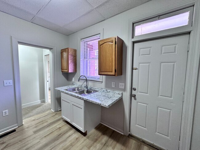 Building Photo - 201 E Cottage Pl